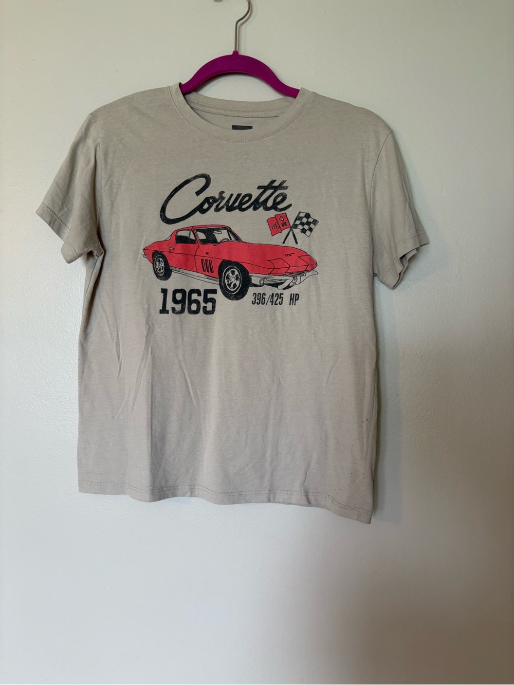 Vintage-Inspired 1965 Corvette Graphic Tee - Beige with Red Car
